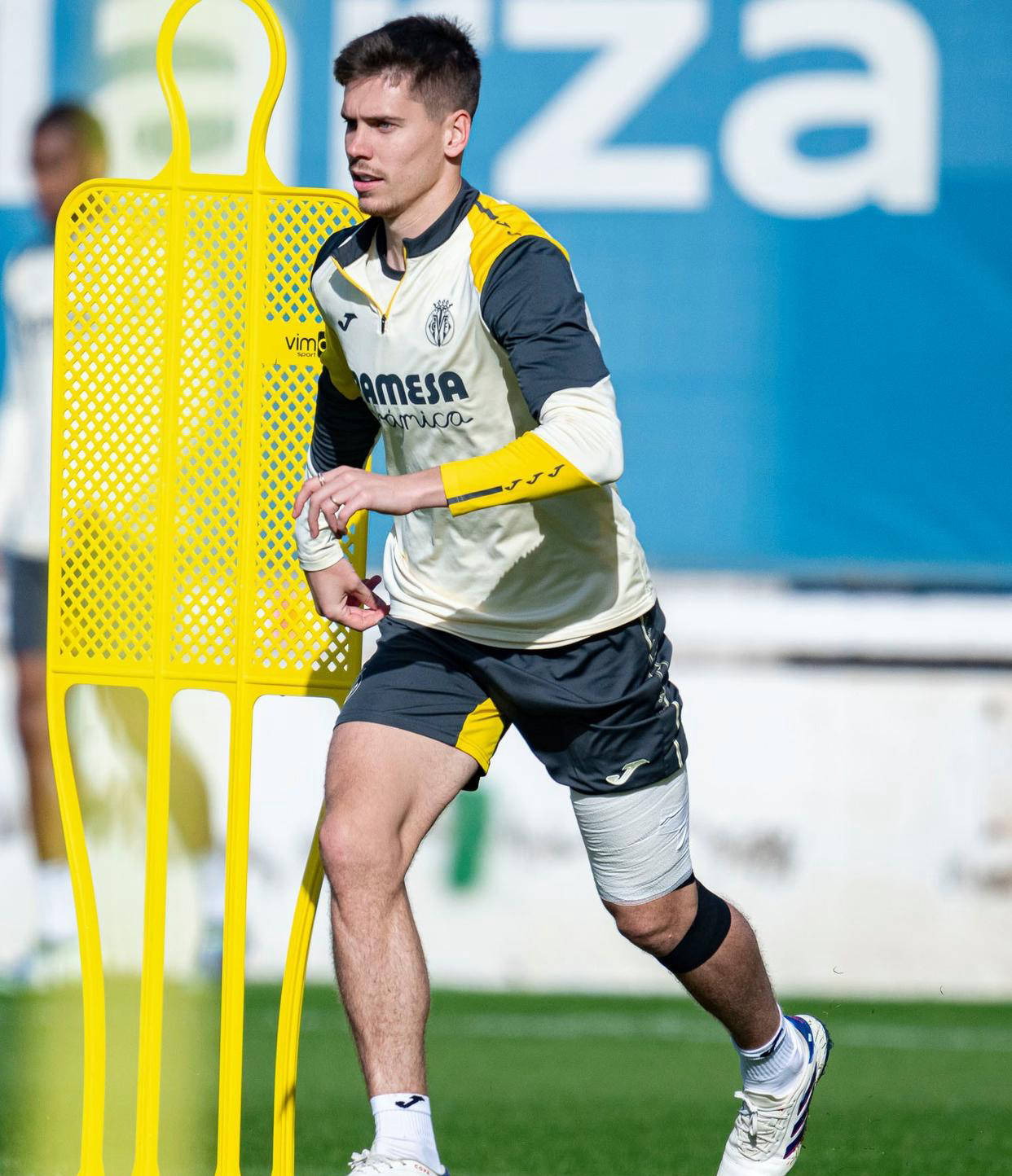 爱游戏娱乐 -关于冲刺阶段西甲焦点战,比利亚雷亚尔队长鼓劲,更衣室稳定,训练强度明显提升的信息