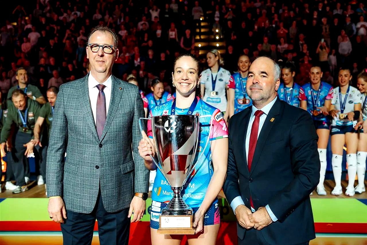 爱游戏入口 -包含赛地聚焦：意大利杯今晚热度飙升，本菲卡调整名单，底气十足，年轻球员得到机会的词条