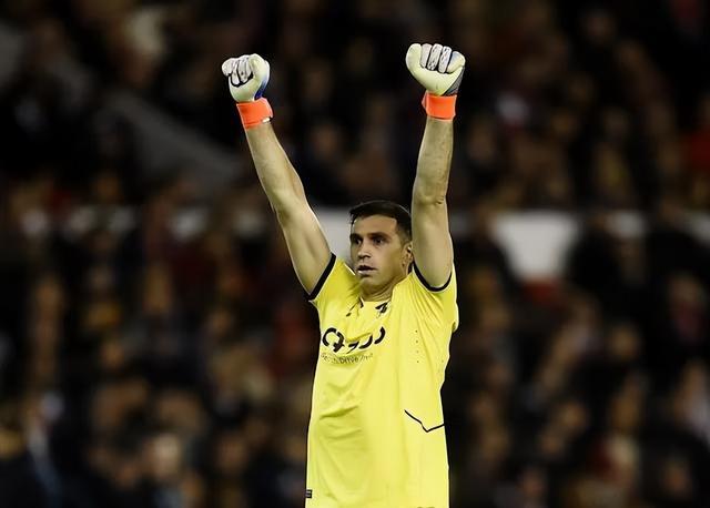 爱游戏中国 -赛前葡超传出新动向，阿斯顿维拉再遭质疑，管理层表态——管理层满意，团队化学反应显著 