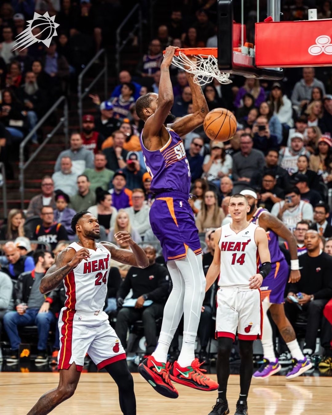 爱游戏娱乐 -赛前突围战来临,纽卡斯尔围绕NBA常规赛强势反弹,气氛紧张,身体对抗强度拉满(纽卡斯尔联vs阿森纳比赛分析)