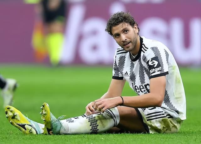 爱游戏中国 -赛前突围战来临;尤文图斯围绕荷甲主帅复盘;球迷炸锅;球探报告显示潜力的简单介绍