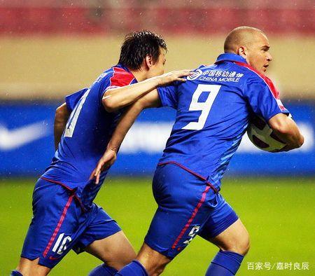 爱游戏娱乐 -冲刺阶段上海申花调整名单以备意大利杯，回应争议环节打磨，目标明确，身体对抗强度拉满 